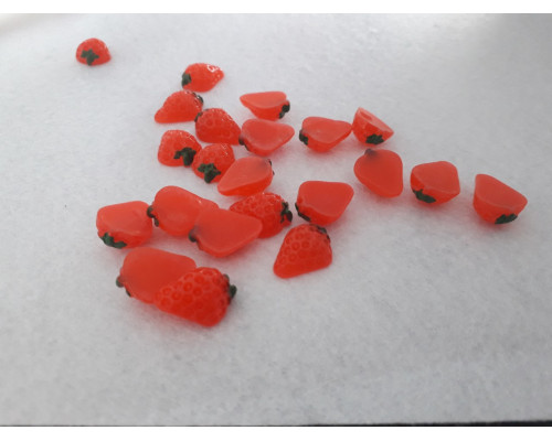 Фурнитура пластмас "клубника" р1,5-1cm